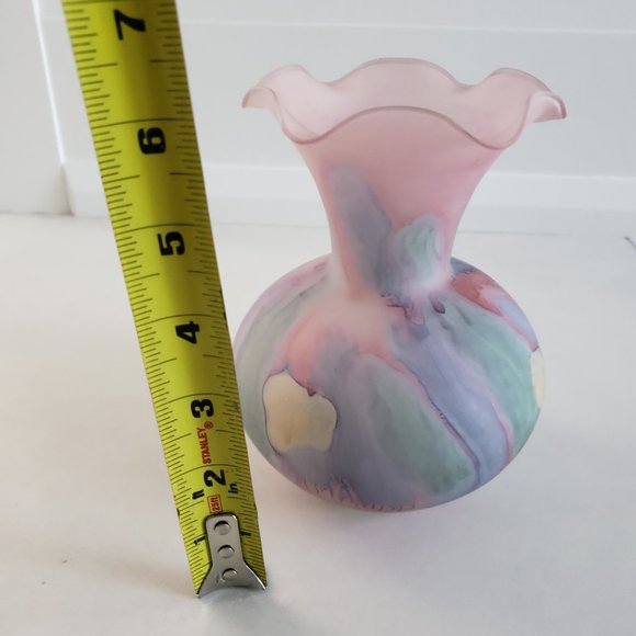 Vintage pink Deco Art Design Vase - Handcrafted in Canada - Picture 4 of 4